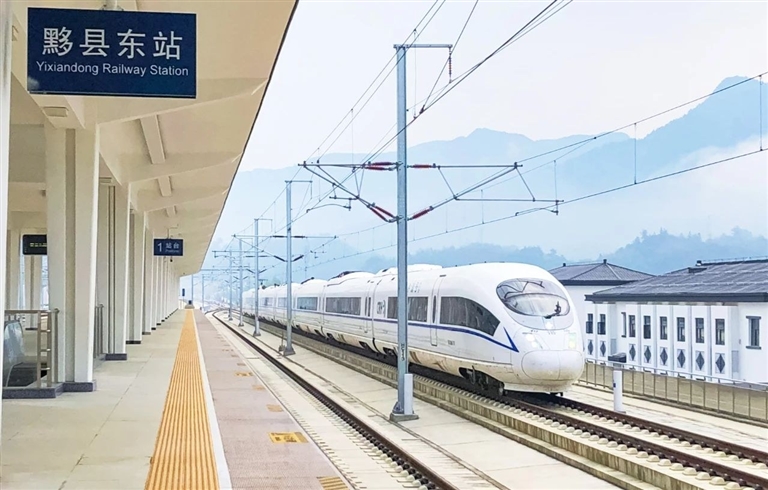 昌景黃高鐵全線開始試運行