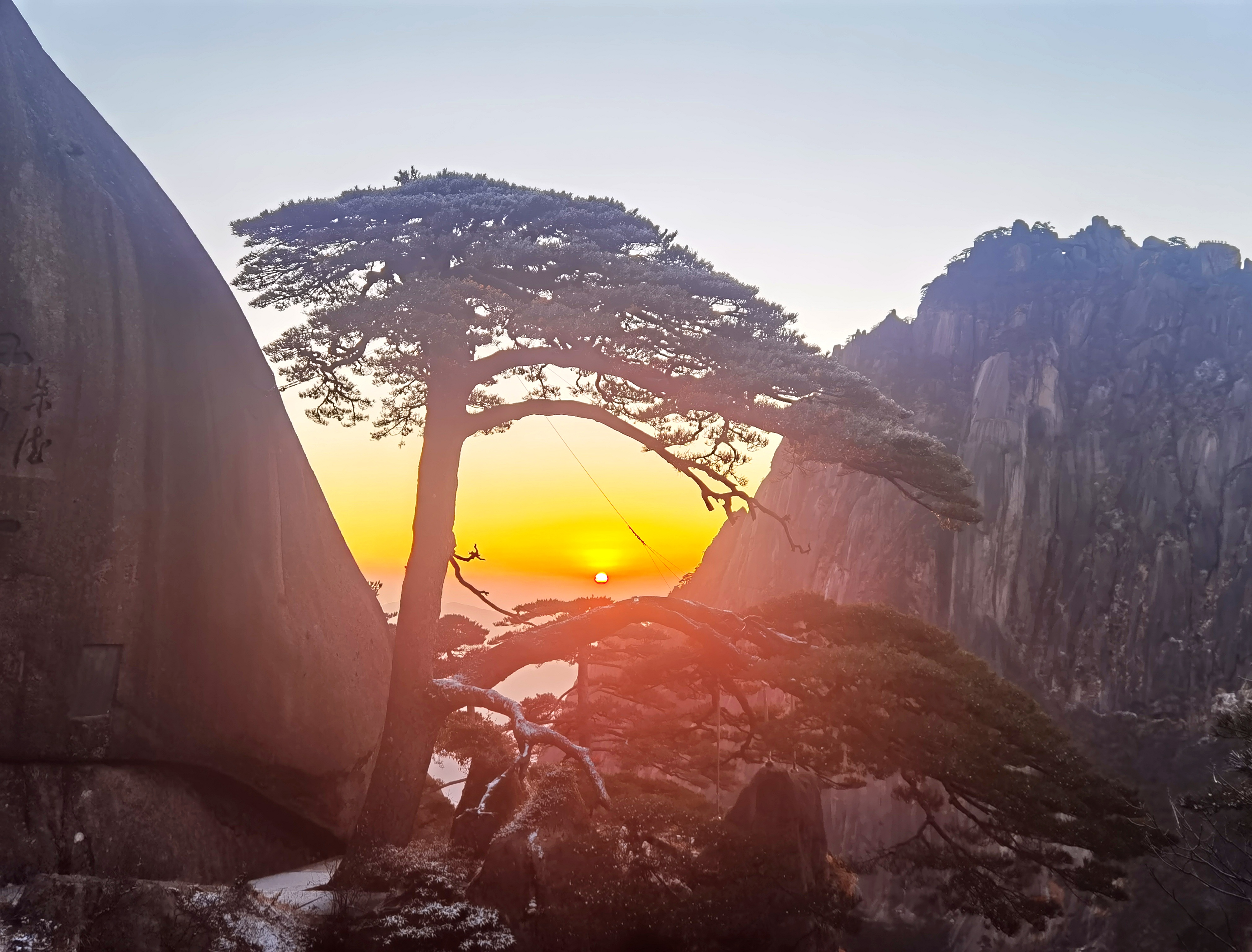 黃山風(fēng)景區(qū)迎來今冬首場降雪