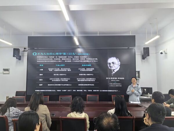 黟縣中學(xué)舉辦2025年教師讀書(shū)交流分享會(huì)