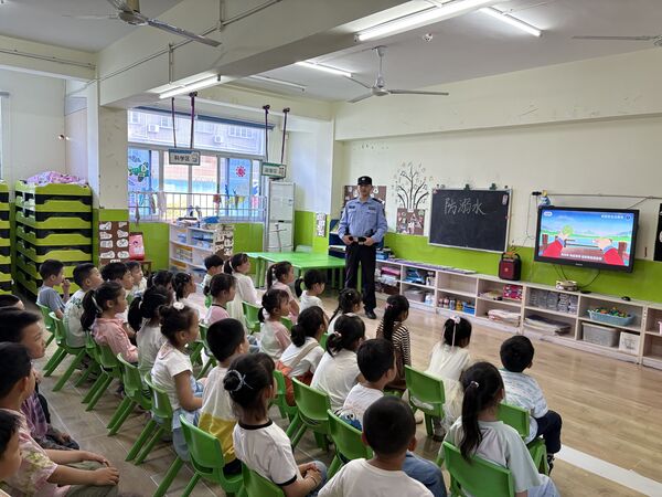 躍進路社區(qū)：安全“泳”相伴 護苗助成長
