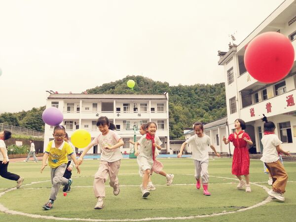 黟縣美溪鄉中心小學開展趣味心理團輔活動