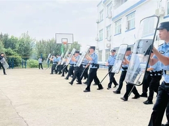 場(chǎng)地共用 教官共享 休寧公安“警警聯(lián)訓(xùn)”釋放1+1>2聚合效應(yīng)  